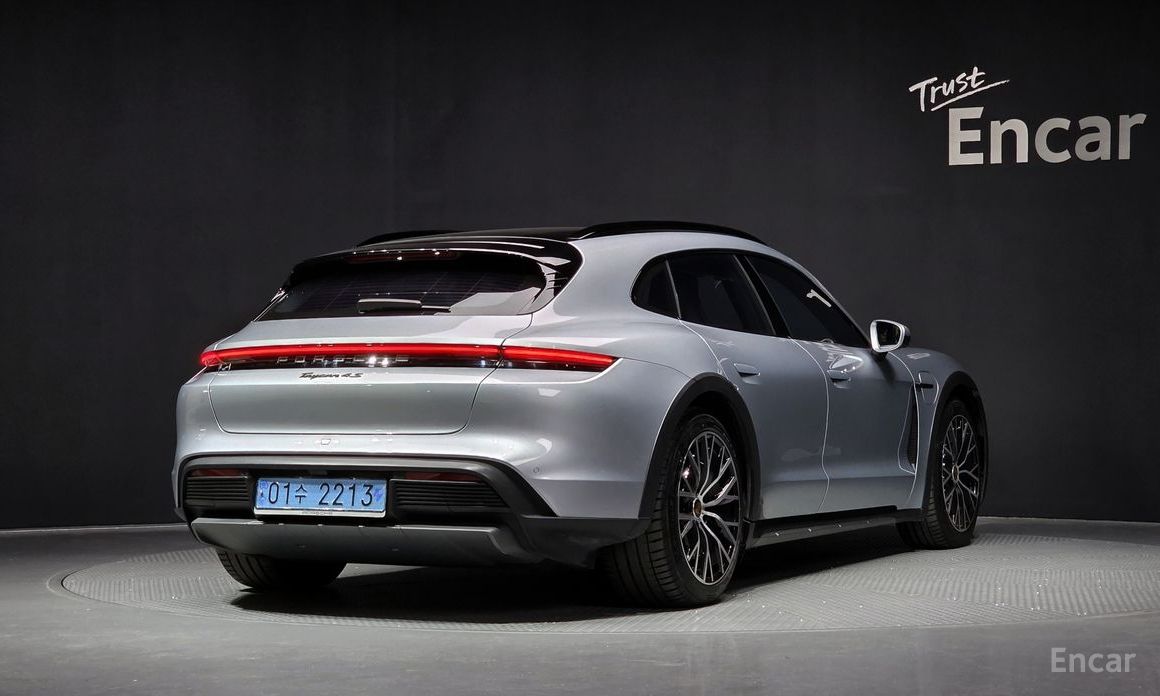  Porsche Taycan