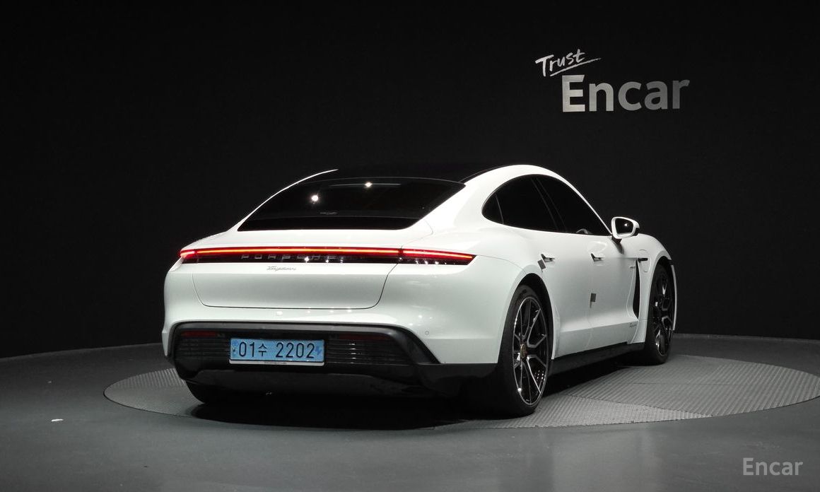  Porsche Taycan