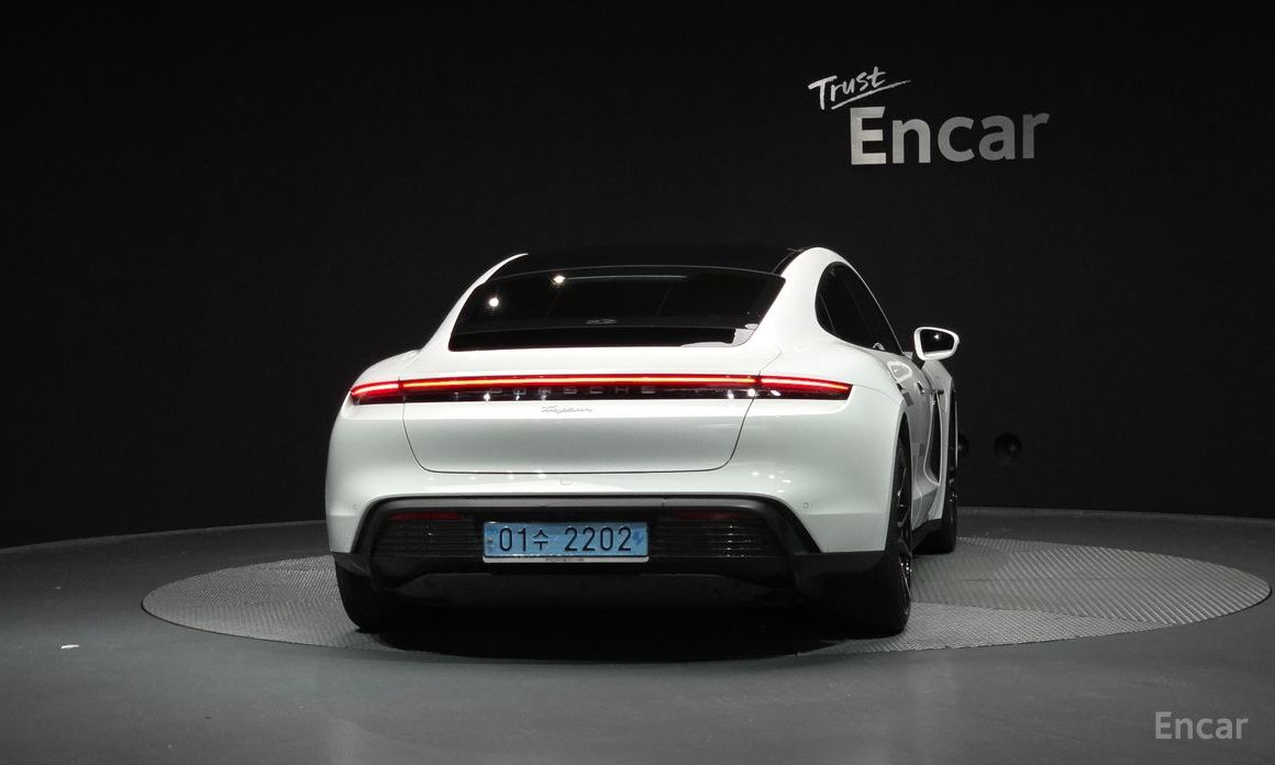  Porsche Taycan