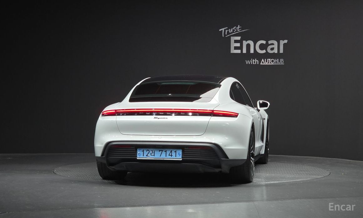  Porsche Taycan