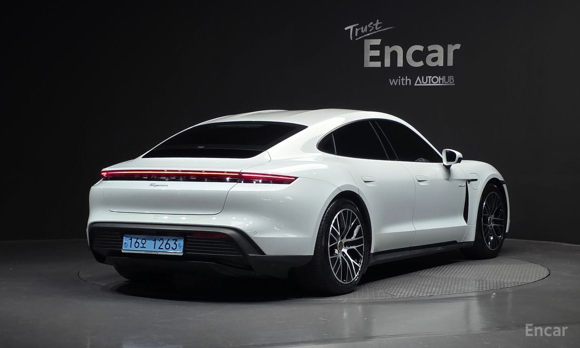  Porsche Taycan