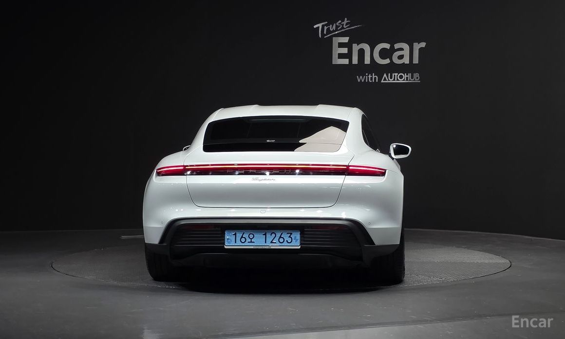  Porsche Taycan