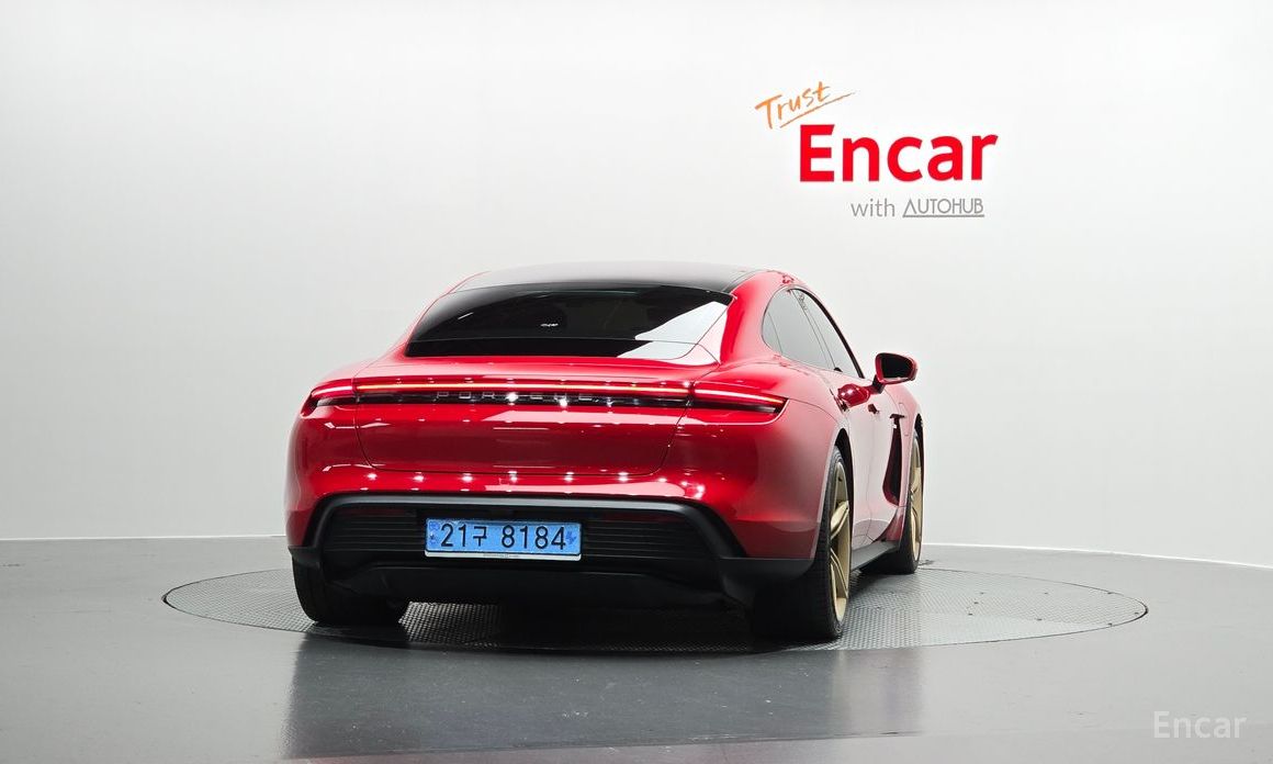  Porsche Taycan