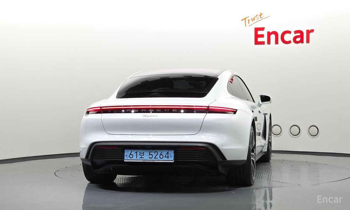  Porsche Taycan