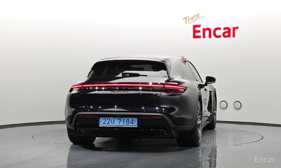  Porsche Taycan