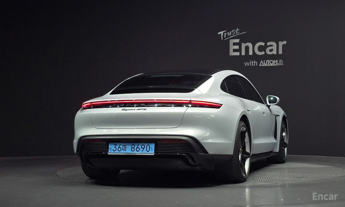  Porsche Taycan