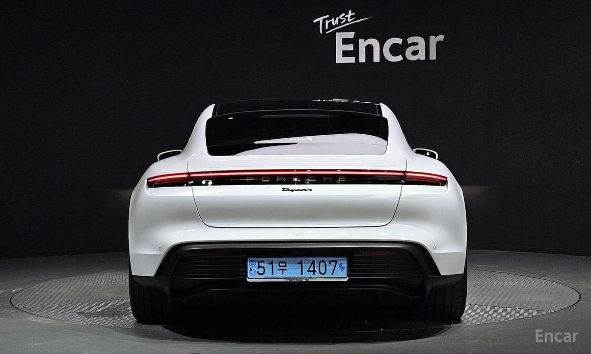  Porsche Taycan