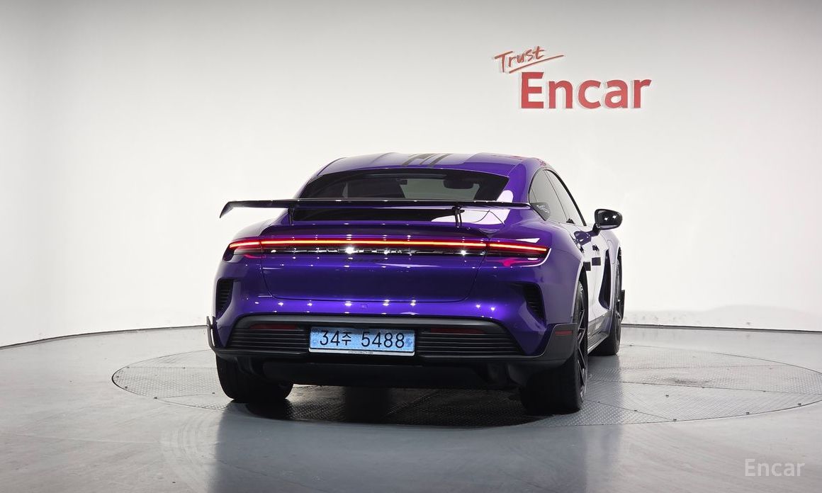  Porsche Taycan