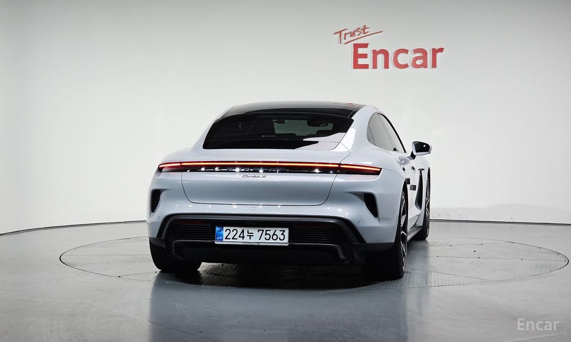  Porsche Taycan