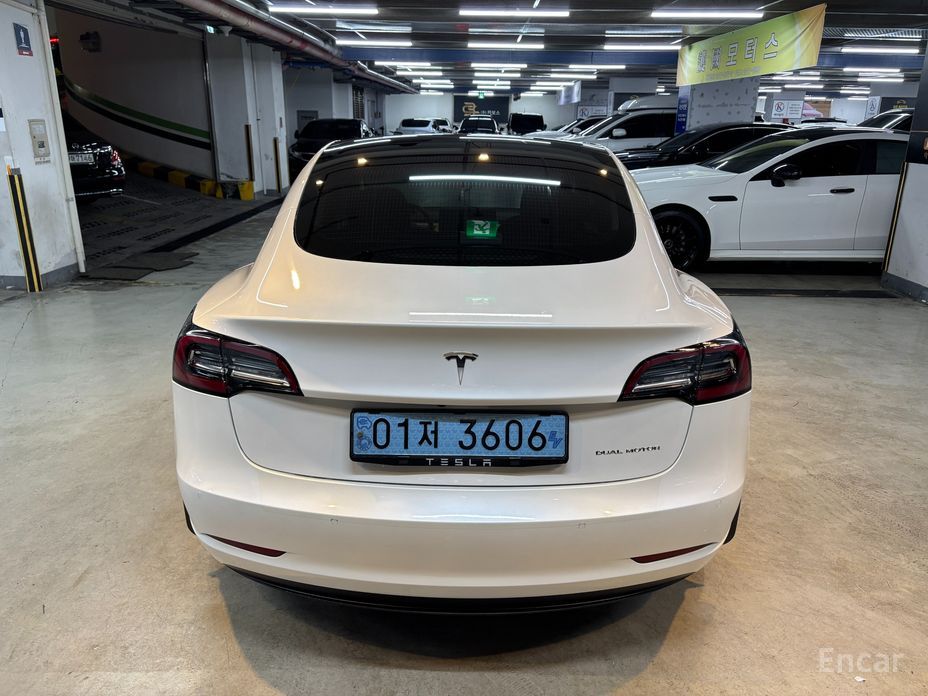  Tesla Model 3