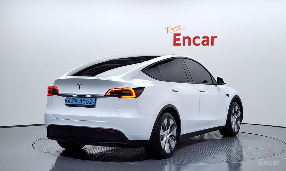  Tesla Model Y