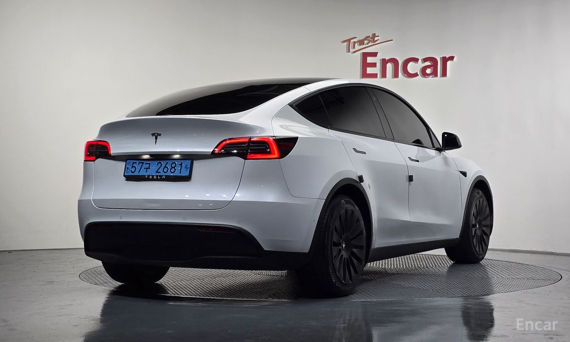 Tesla Model Y