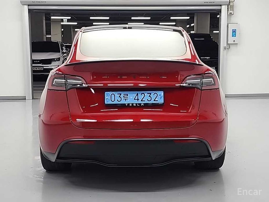 Tesla Model Y