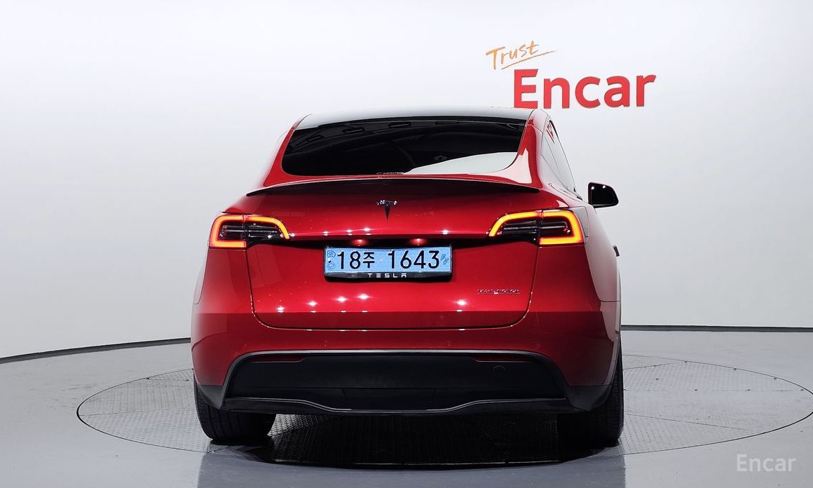  Tesla Model Y
