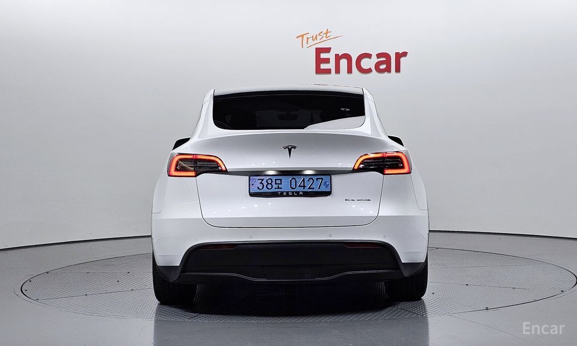  Tesla Model Y