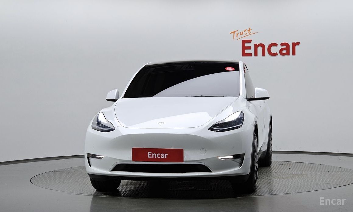  Tesla Model Y