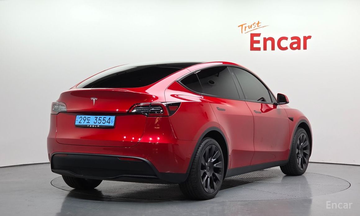  Tesla Model Y