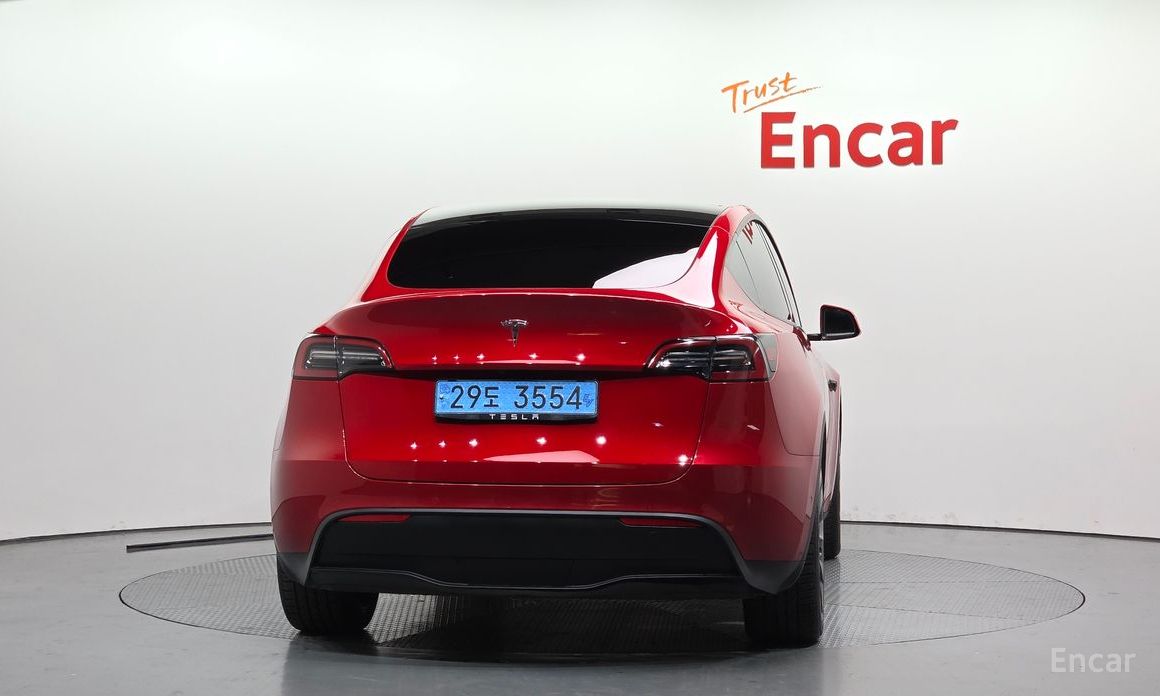  Tesla Model Y