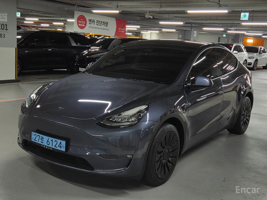  Tesla Model Y