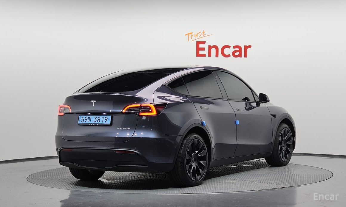 Tesla Model Y