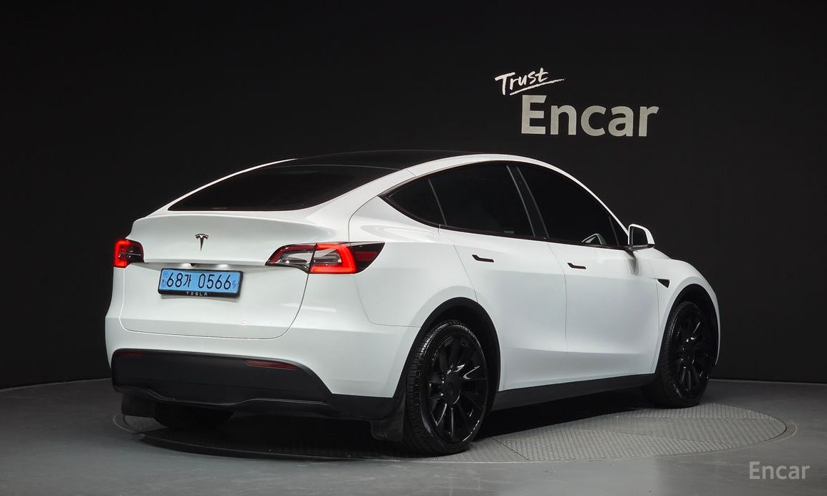  Tesla Model Y