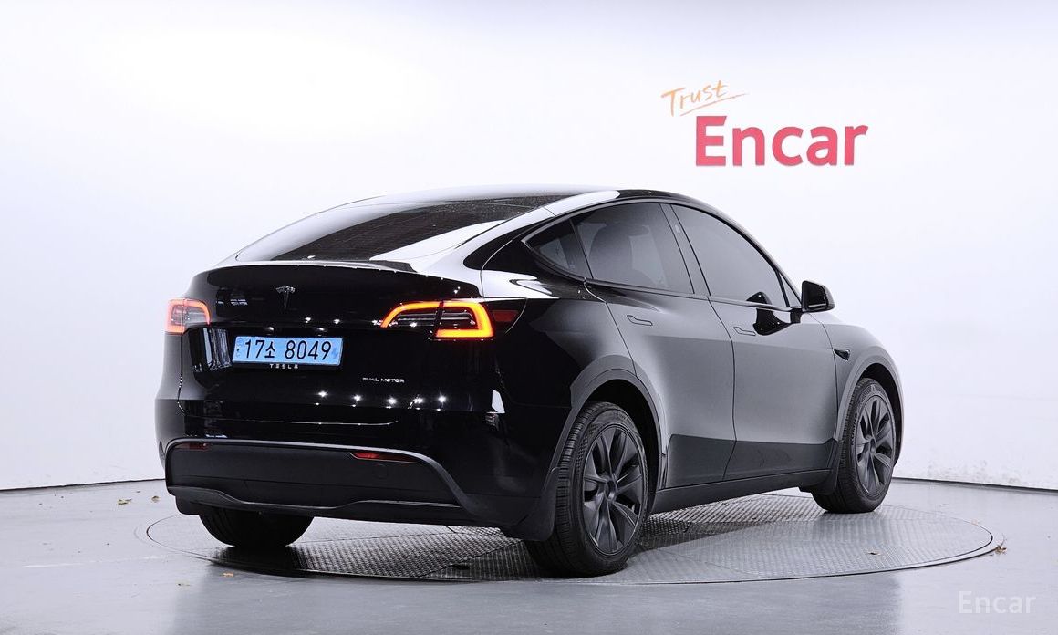  Tesla Model Y