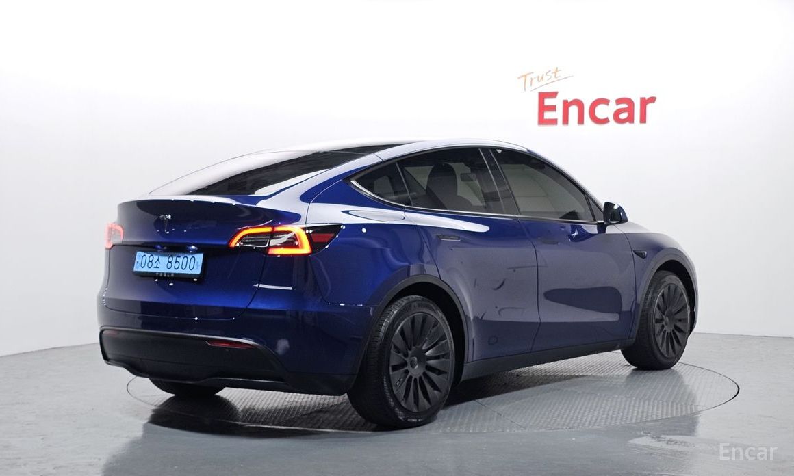  Tesla Model Y