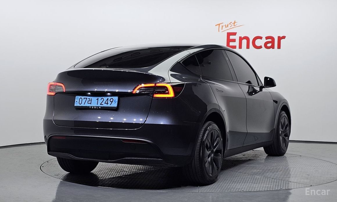  Tesla Model Y