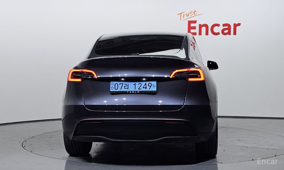  Tesla Model Y