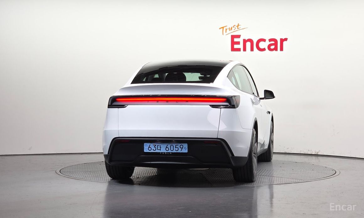  Tesla Model Y