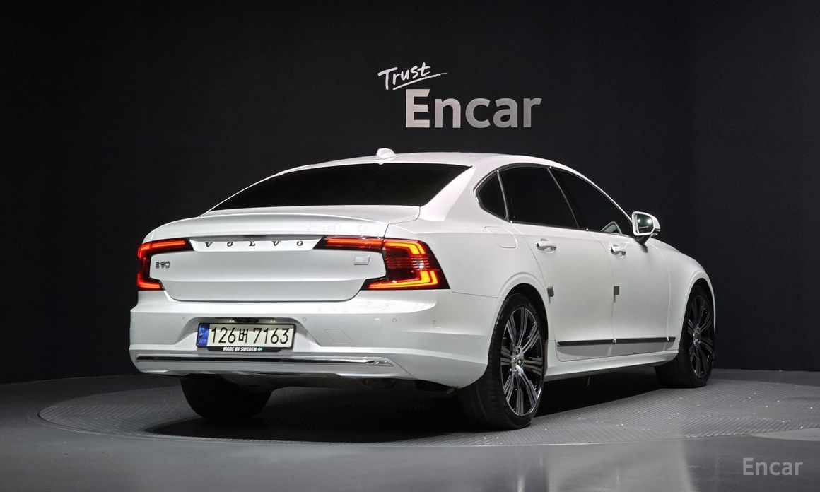  Volvo S90