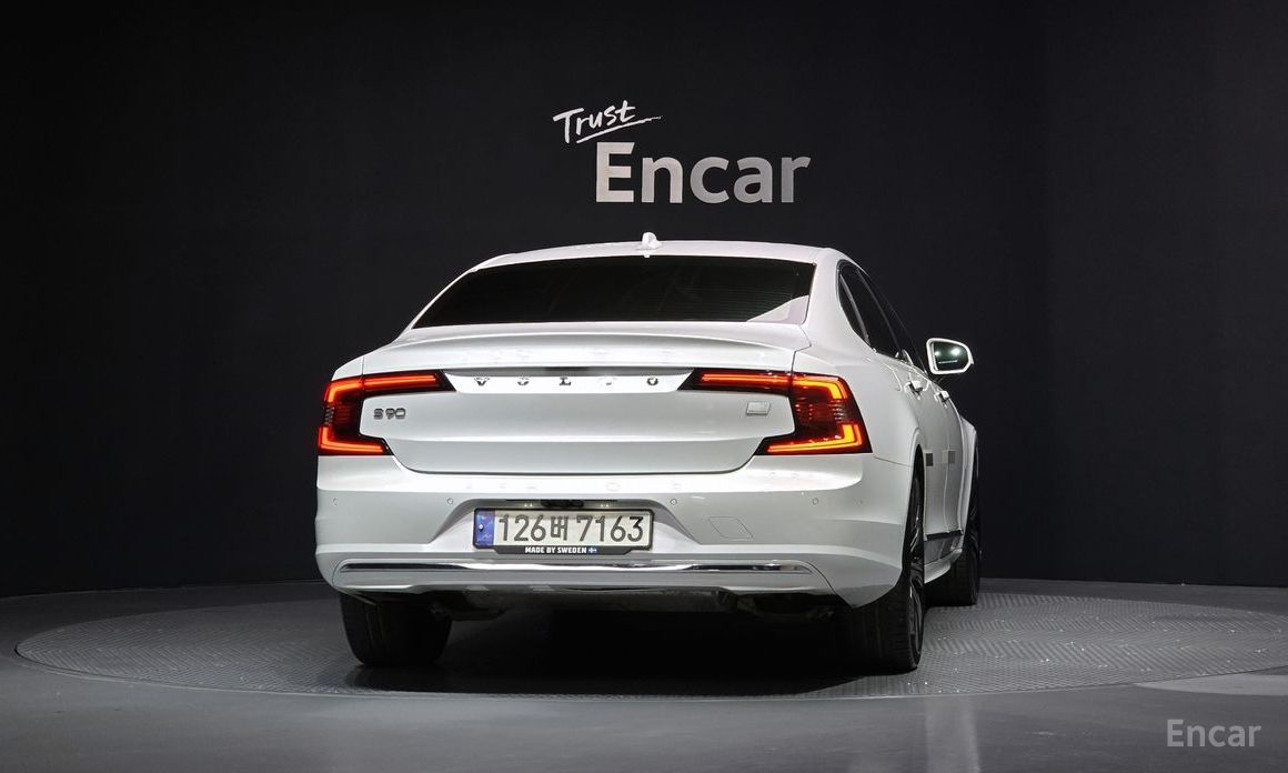  Volvo S90