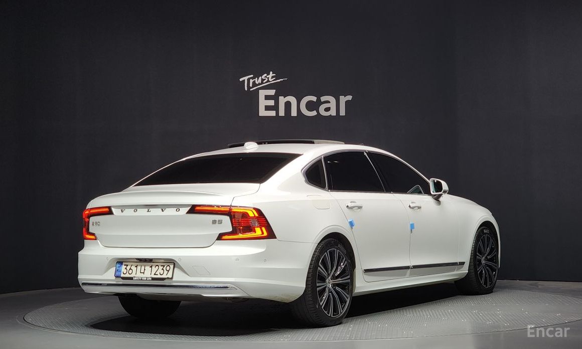  Volvo S90