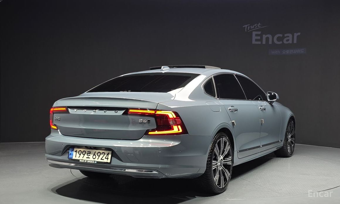  Volvo S90