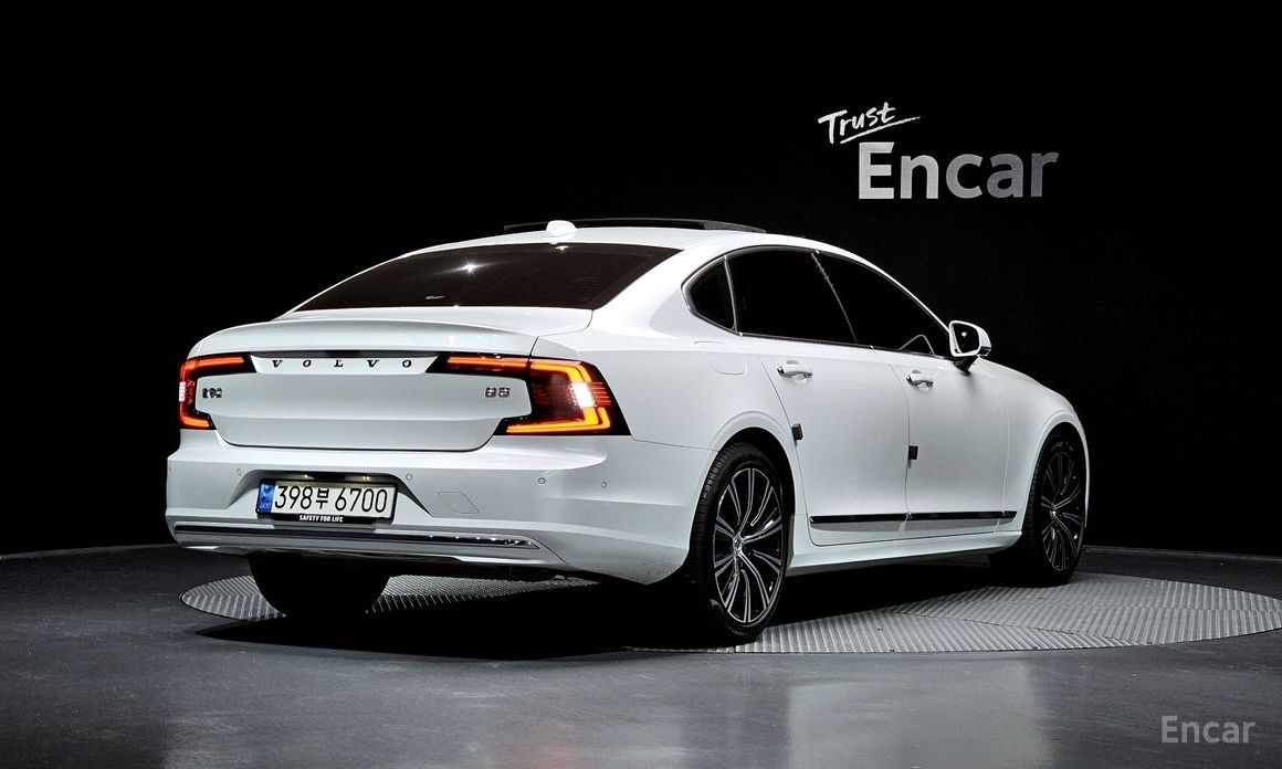  Volvo S90