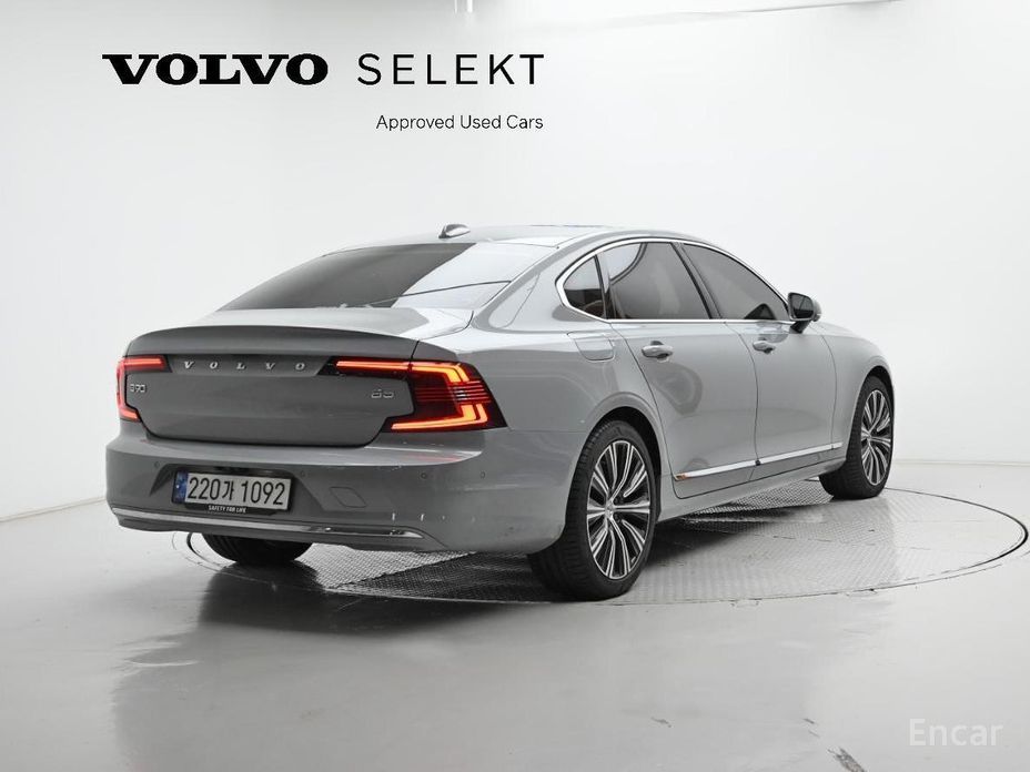  Volvo S90