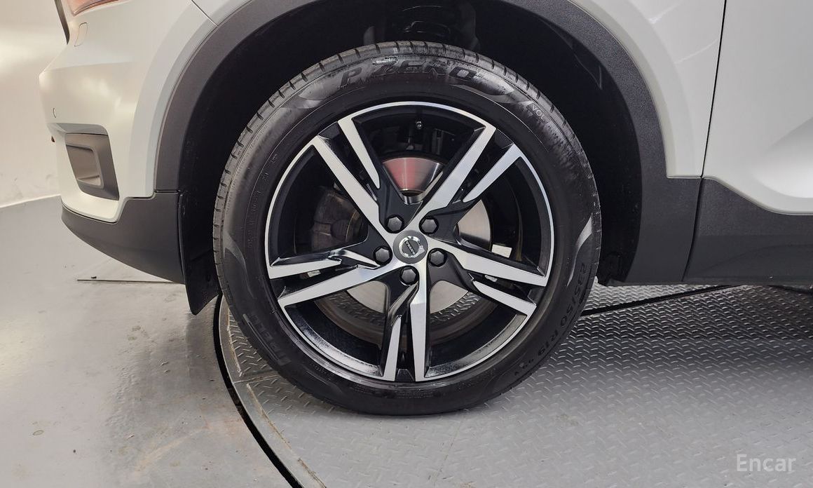  Volvo XC40