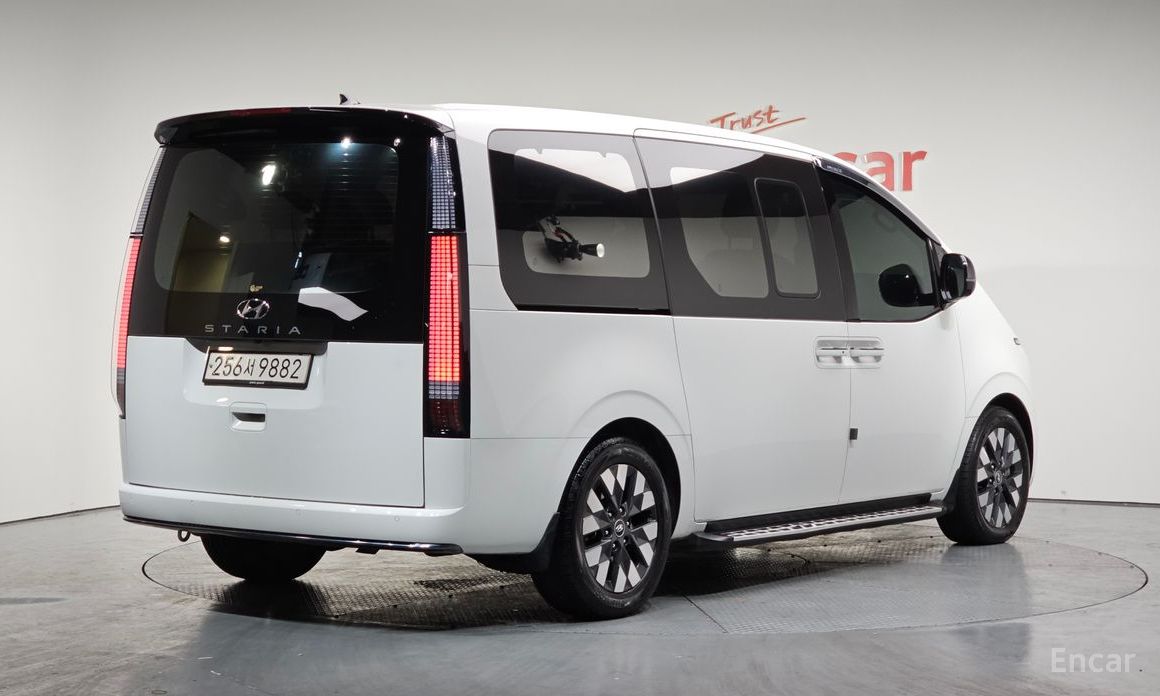 Hyundai Staria