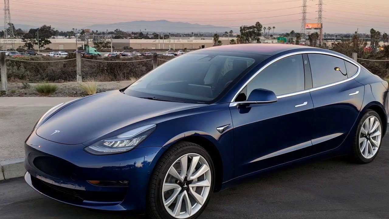 Первые впечатления за рулём Tesla Model 3